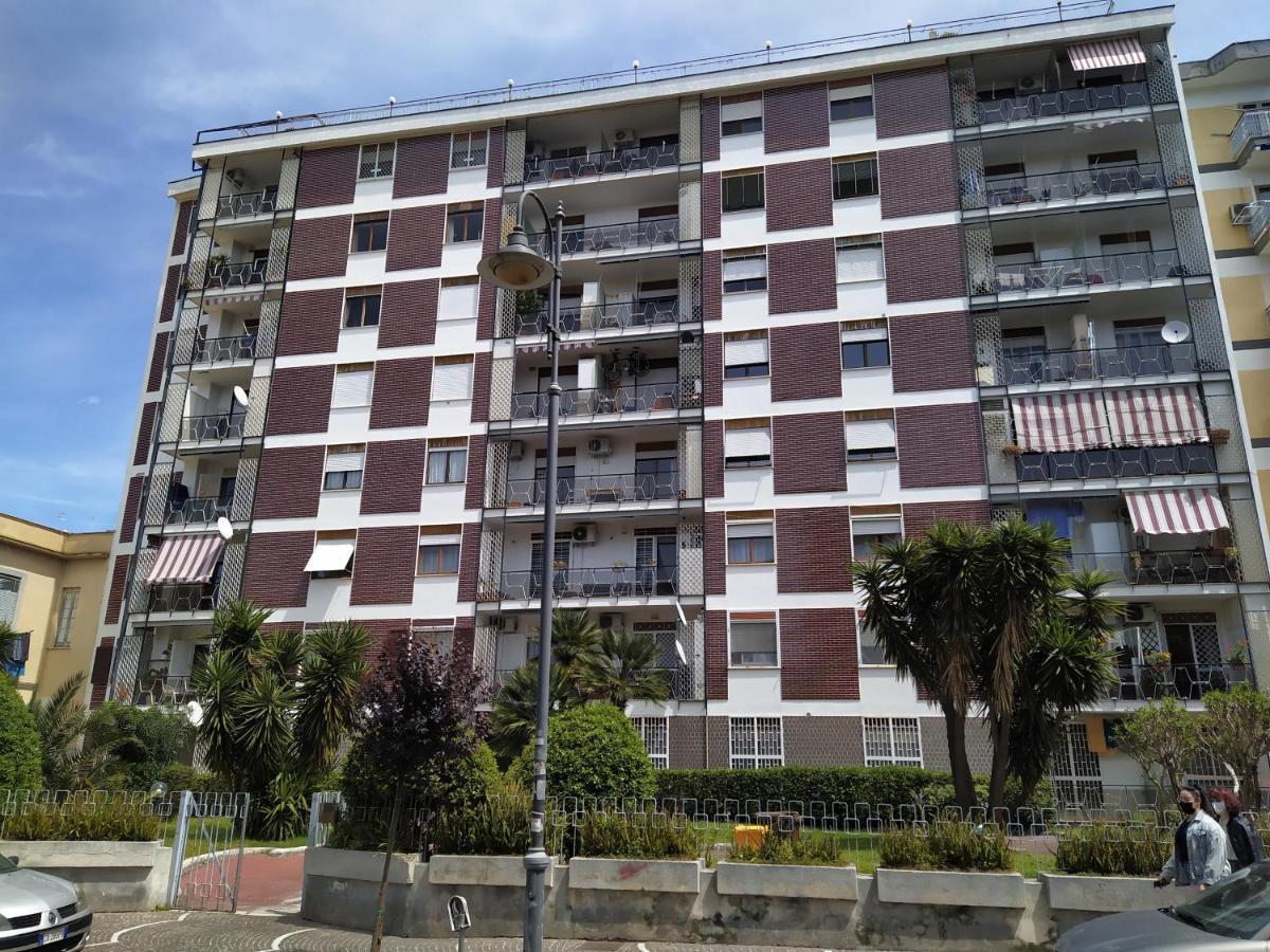 Vesuvio Corner - Spacious And Colorful Apartment In San Giorgio, Very Close To Napoli, Ideal For Families And Groups, Close To Pompeii, Sorrento... サン・ジョルジョ・ア・クレマーノ エクステリア 写真